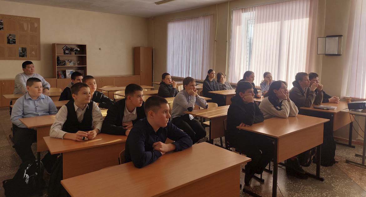 Провели кинолекторий по профилактике травли для подростков посёлка Пробуждение