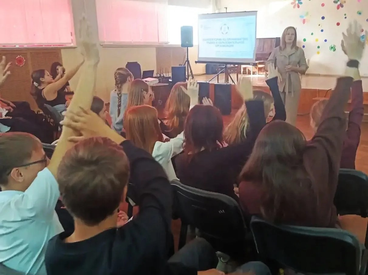 В школе № 12 Энгельсского района состоялся наш кинолекторий о травле в образовательной среде